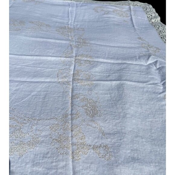 Vntg Linen TableCloth Lace Trim Cottage French Farmhouse Kitchen Party Decor